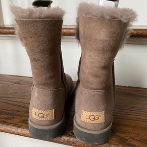 UGG Classic short boots size 7 NWOT - never worn
